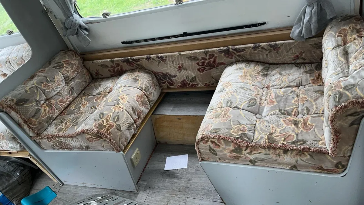 Caravan parts & windows - Image 2