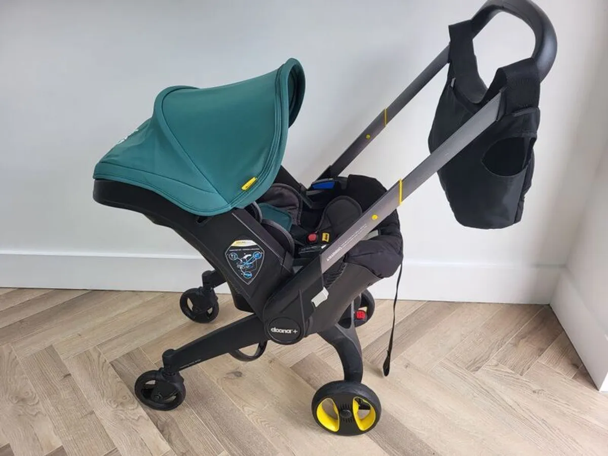 Doona Car Seat/stroller & Isofix - Image 1