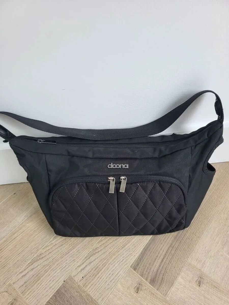 Doona Car Seat/stroller & Isofix - Image 3