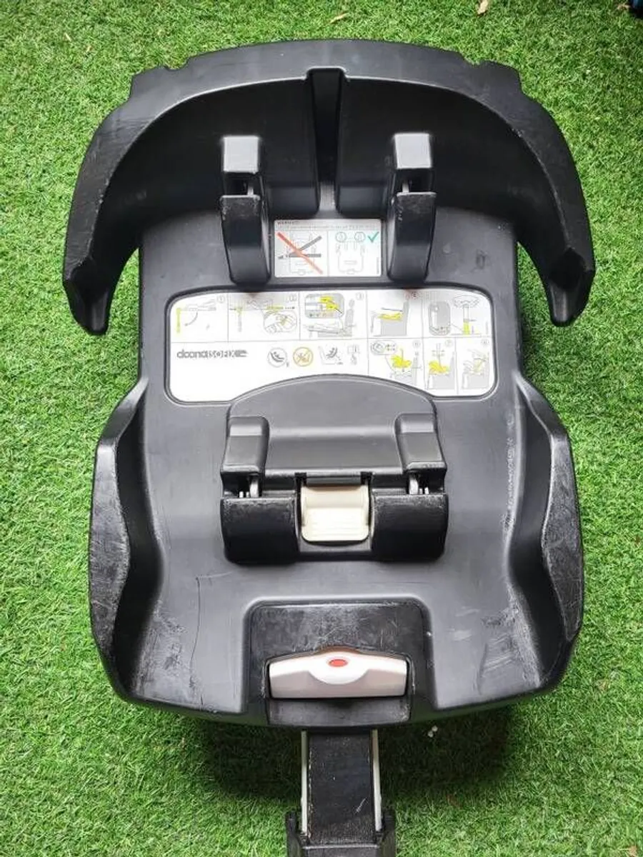 Doona Car Seat/stroller & Isofix - Image 4