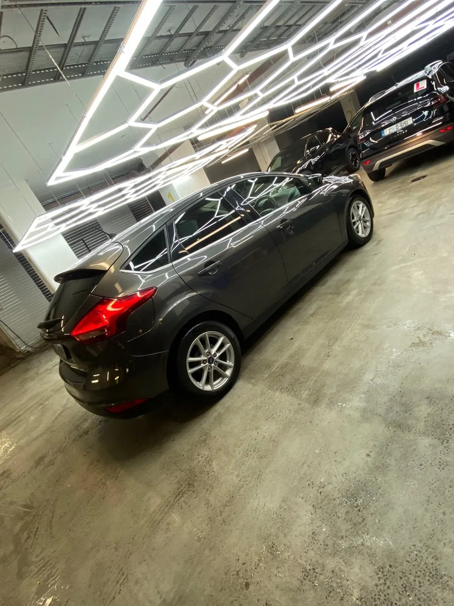 Ford Focus eco boost 1L 2015 - Image 4