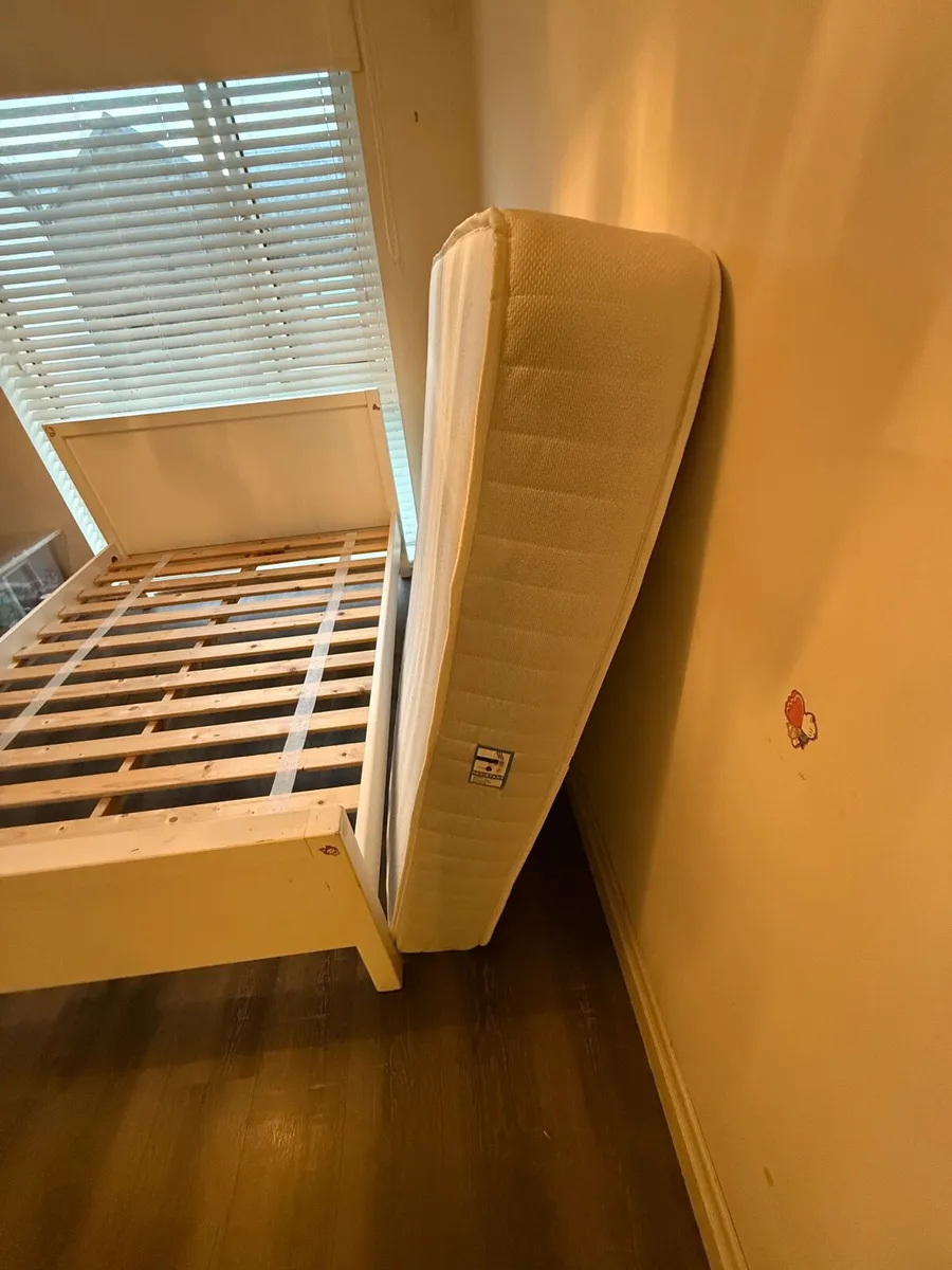 Queen bed - Image 3