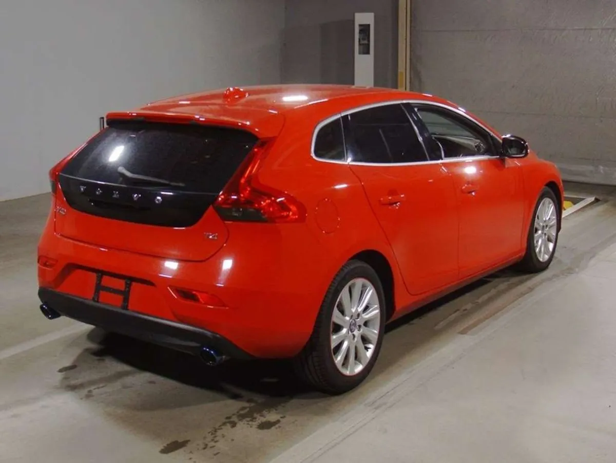 Volvo V40 1.6 T4 Auto - Image 2