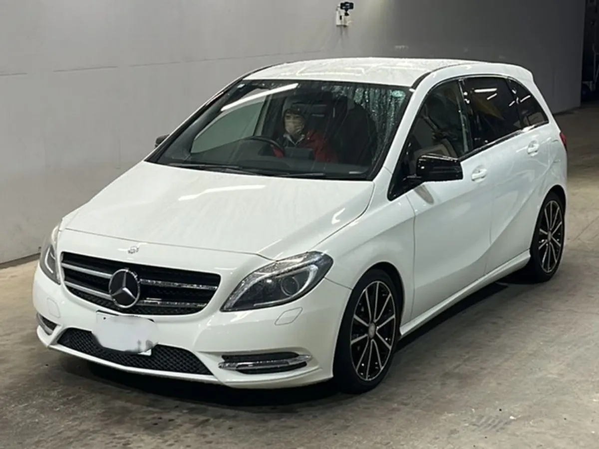 Mercedes-Benz B-Class B180 Auto 5DR - Image 2