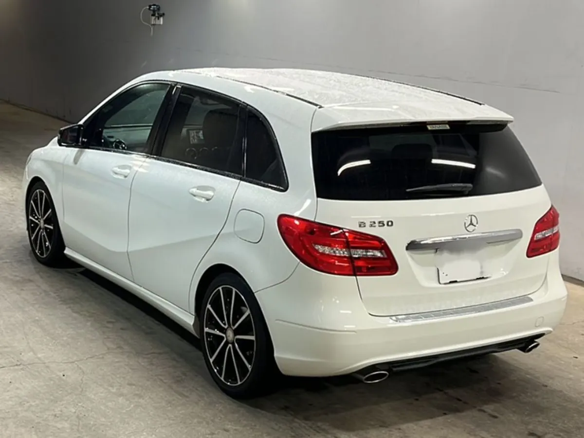Mercedes-Benz B-Class B180 Auto 5DR - Image 3