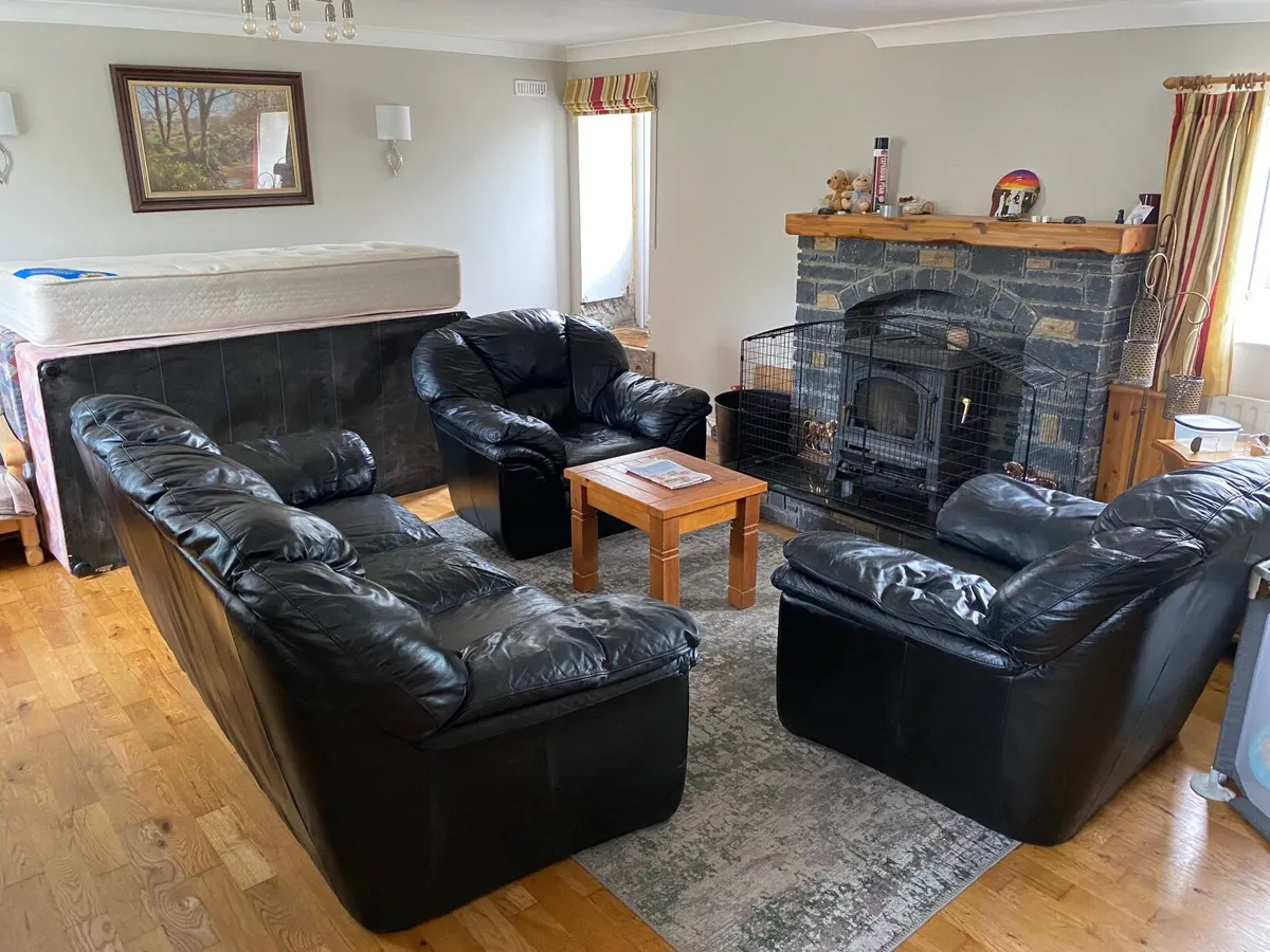 Sofa+2arm chairs - Image 1