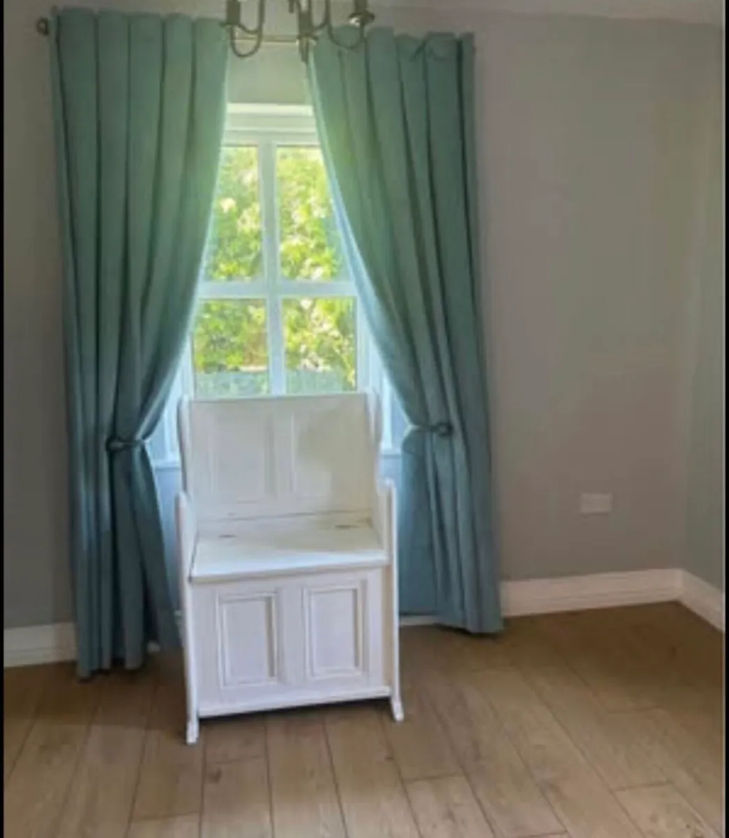 Table mirror stand and bench €50 for both - Image 2