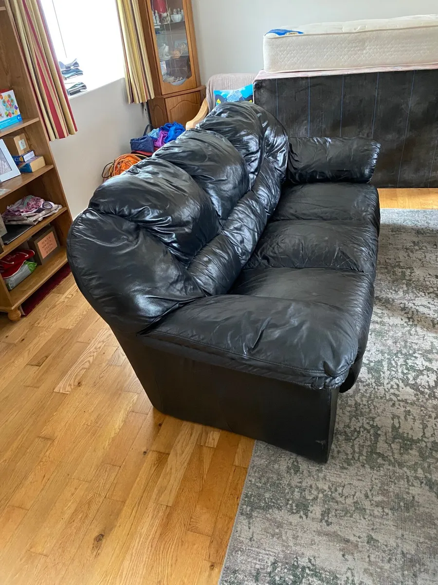 Sofa+2arm chairs - Image 4