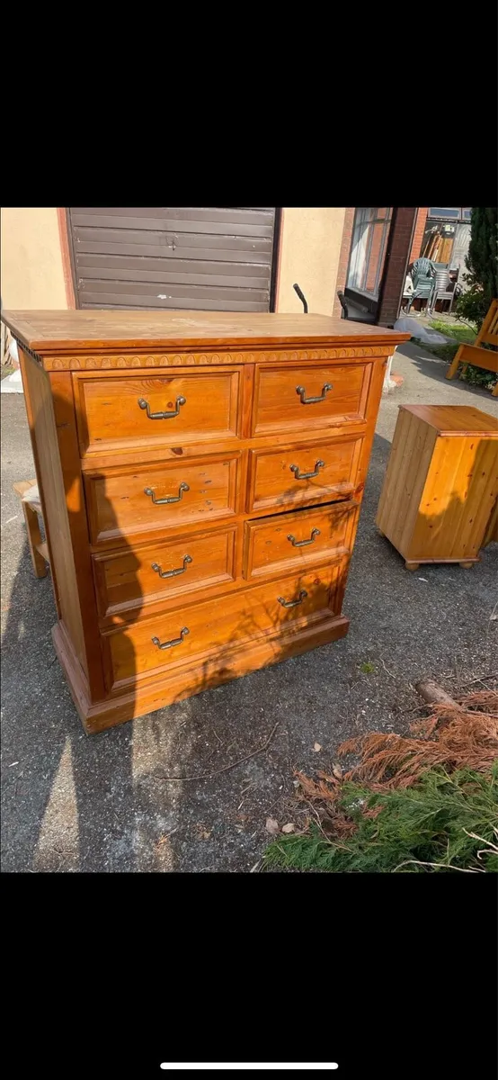 Large heavy chest of drawers - Image 1