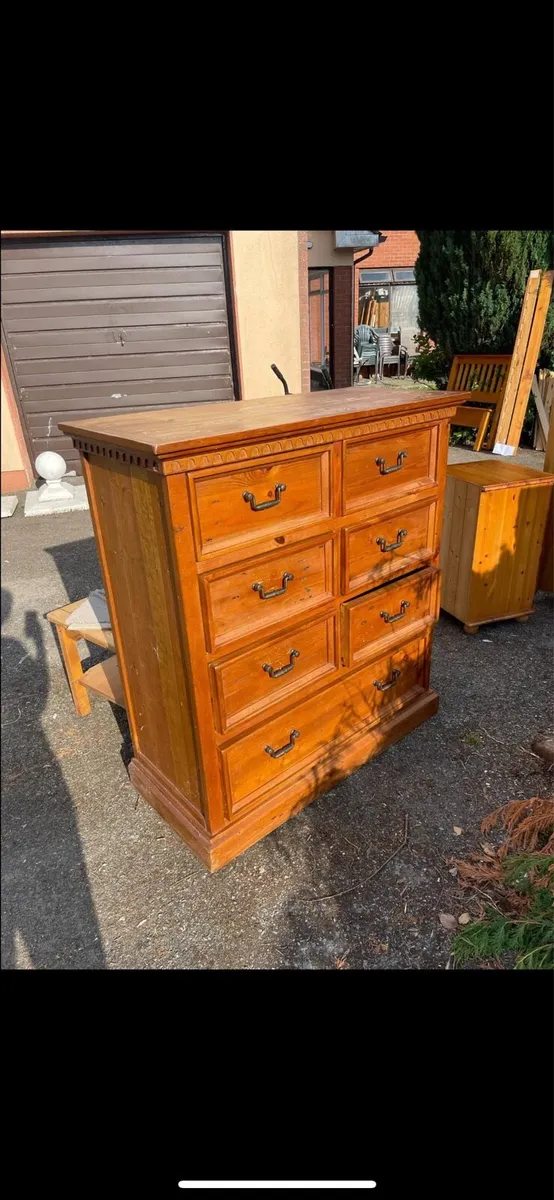 Large heavy chest of drawers - Image 2