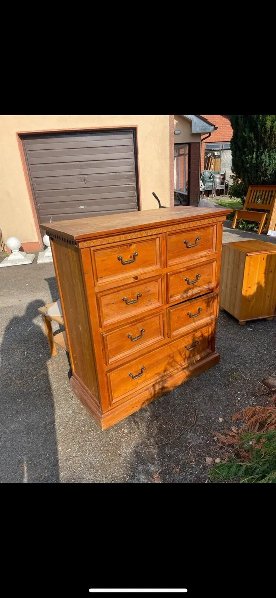 Large heavy chest of drawers - Image 3