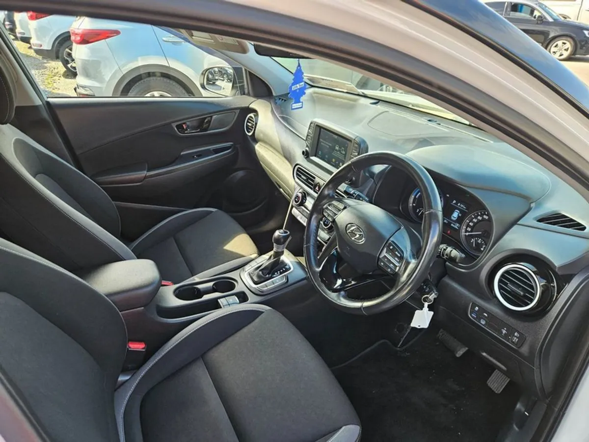Hyundai Kona Kauai Executive Hybrid 2 Tone 5DR AU - Image 4