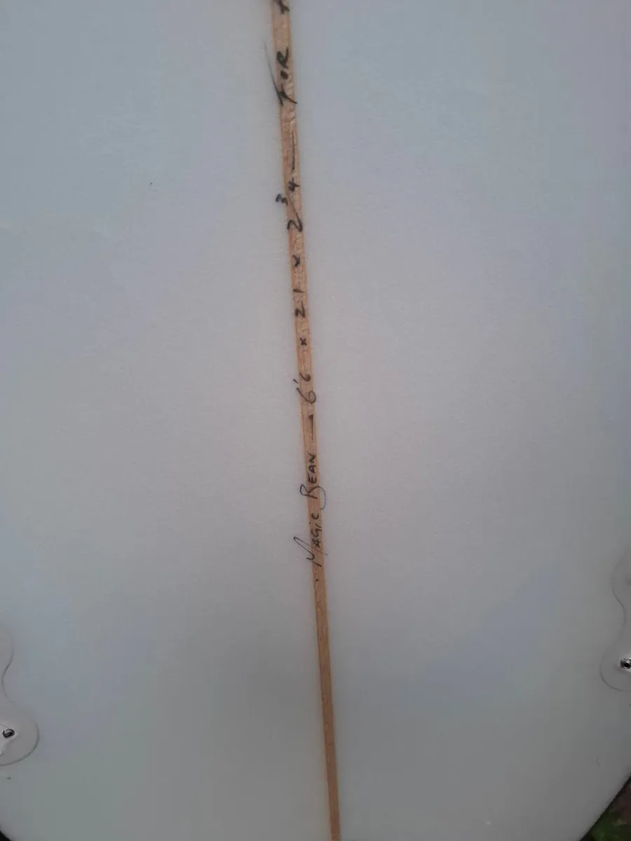 Mid-length Surfboard - Image 2