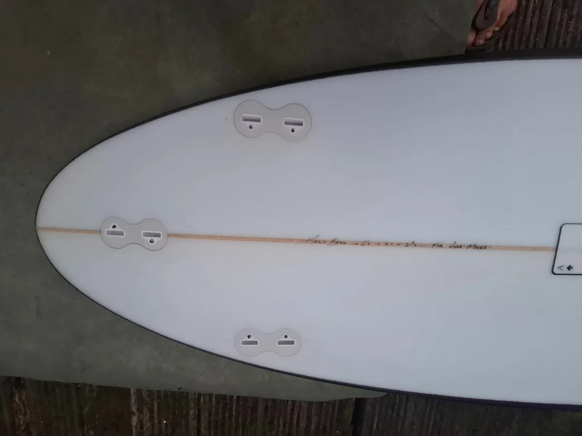 Mid-length Surfboard - Image 3