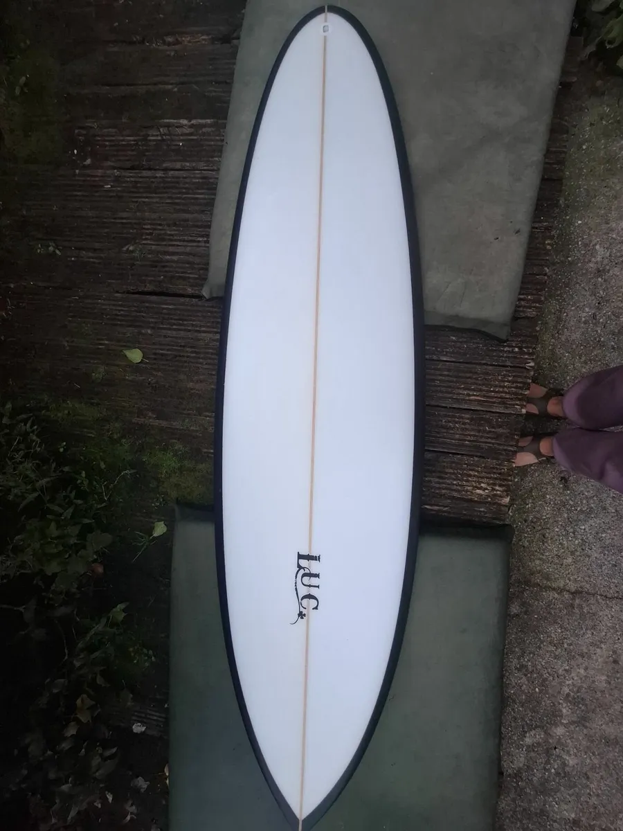 Mid-length Surfboard - Image 4