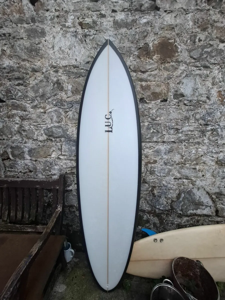 Mid-length Surfboard - Image 1