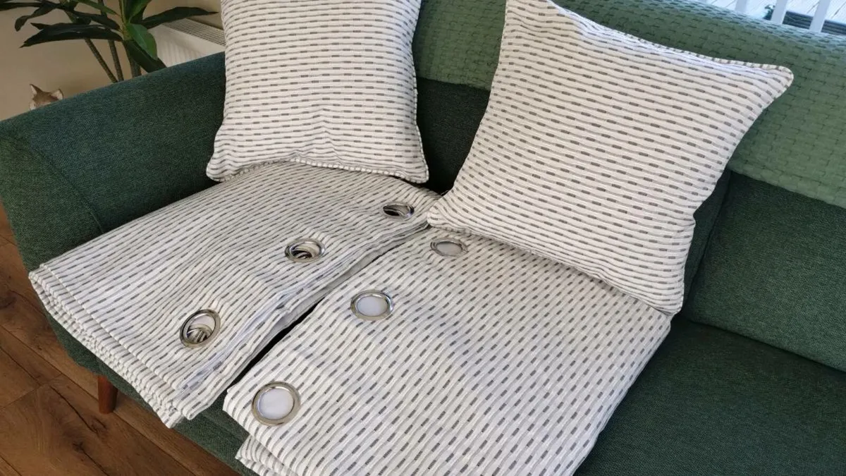 Curtains - Image 1