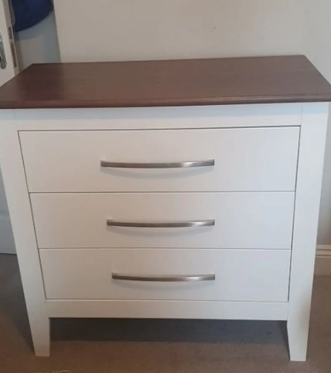Chest of drawers - Image 1