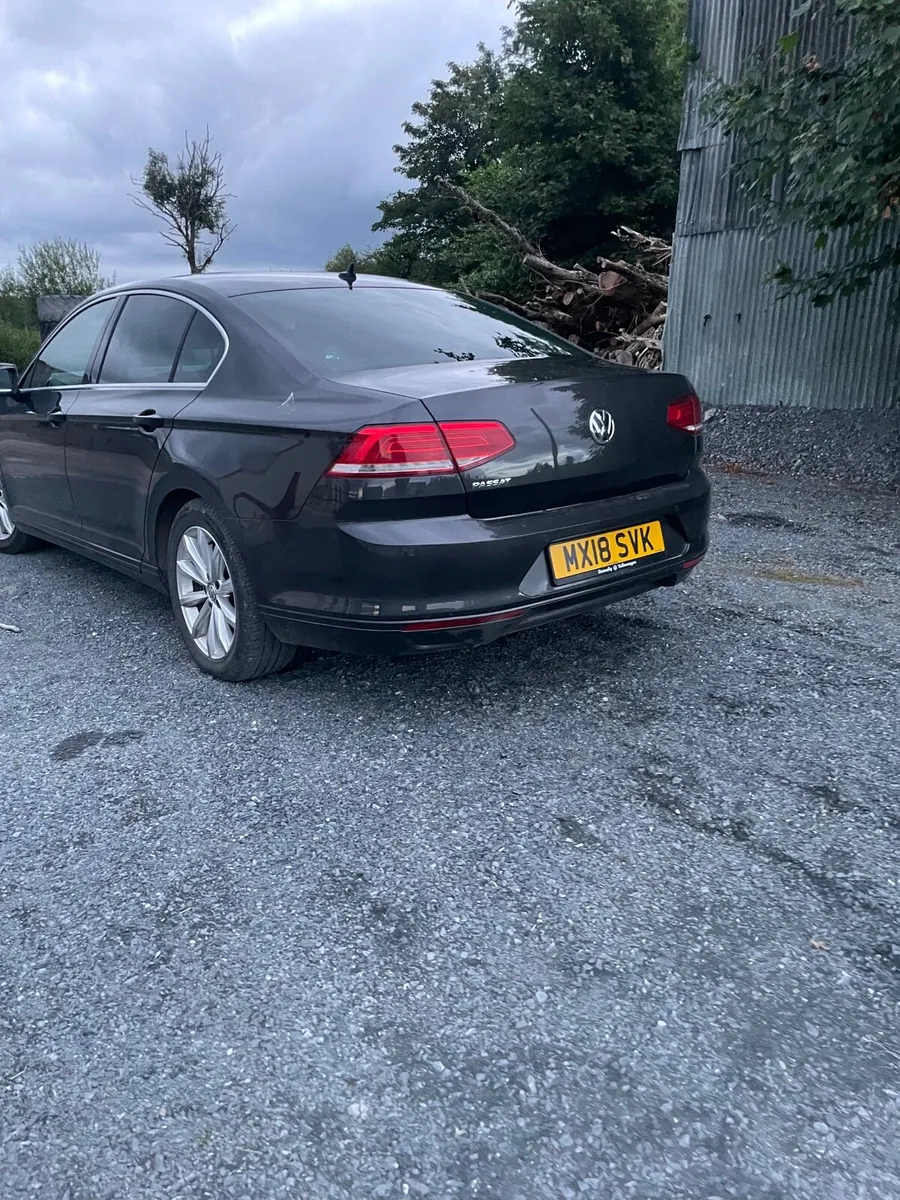 VW Passat DIESEL saloon 2.0 TDI SE Budiness 4dr - Image 2