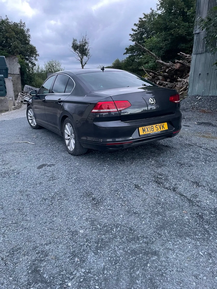 VW Passat DIESEL saloon 2.0 TDI SE Budiness 4dr - Image 4