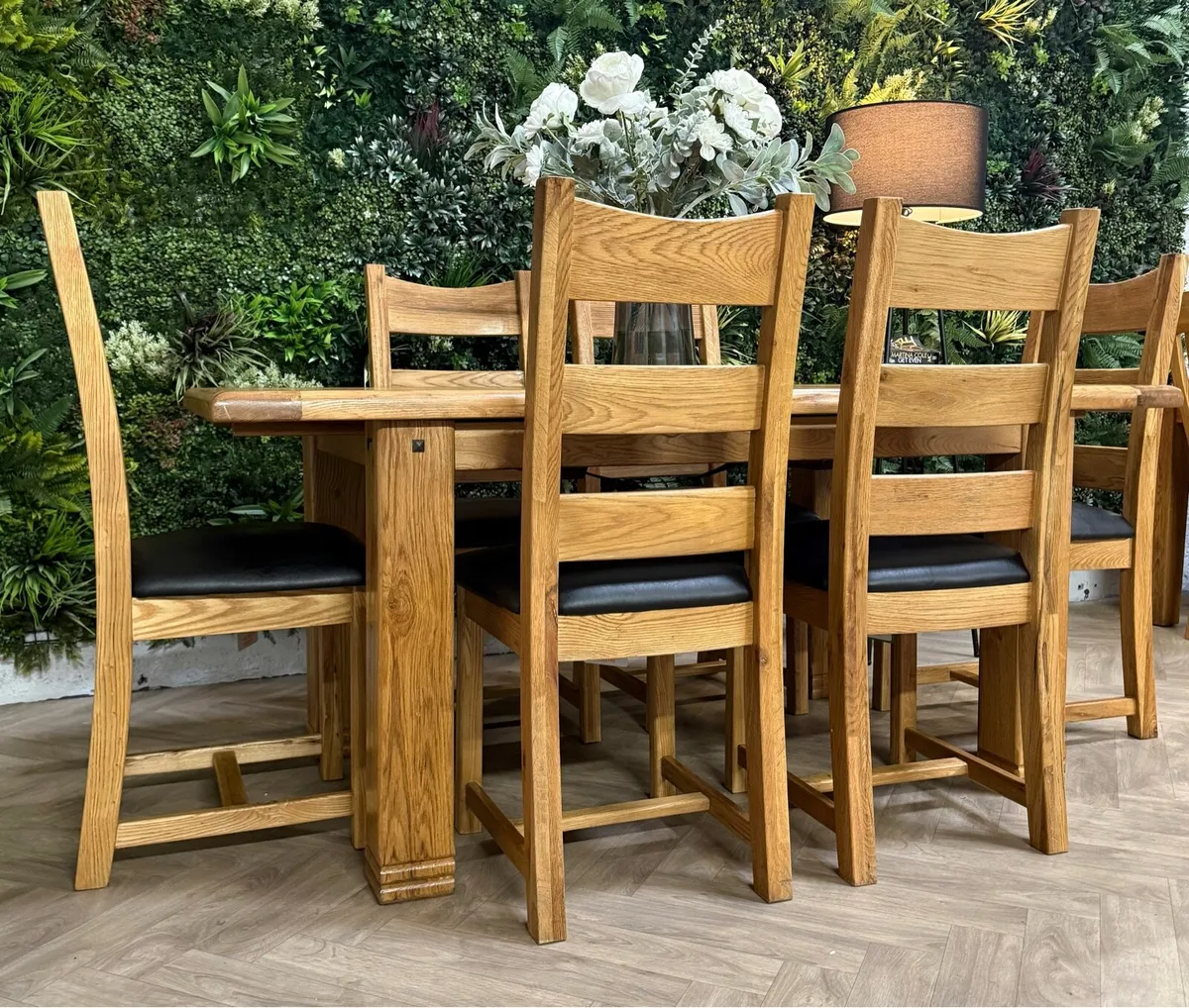 Extending oak kitchen table & 6 chairs - Image 1