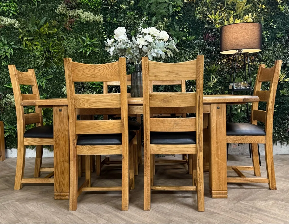 Extending oak kitchen table & 6 chairs - Image 2