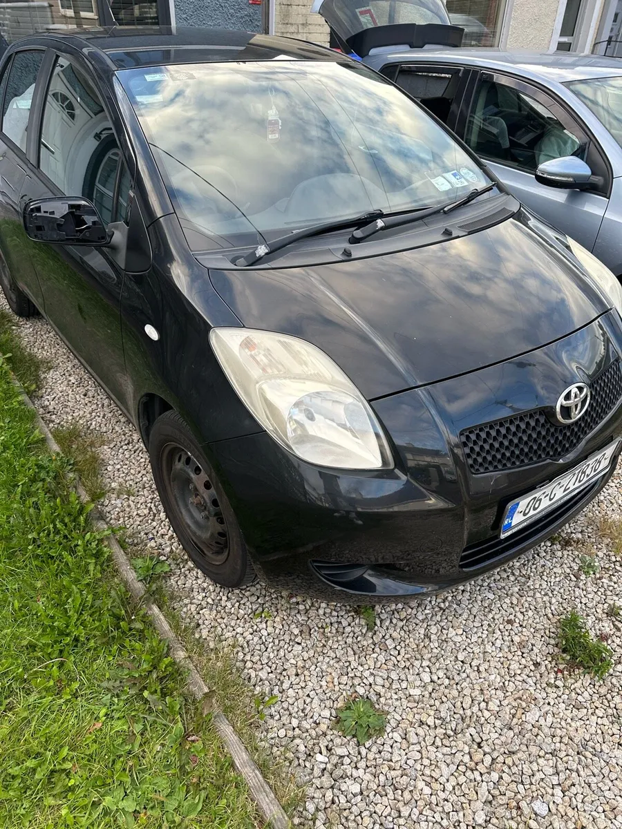 Yaris - Image 1