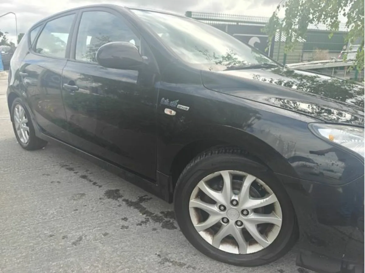 Hyundai i30 1.6 Crdi Classic 90PS ISG 5DR - Image 1