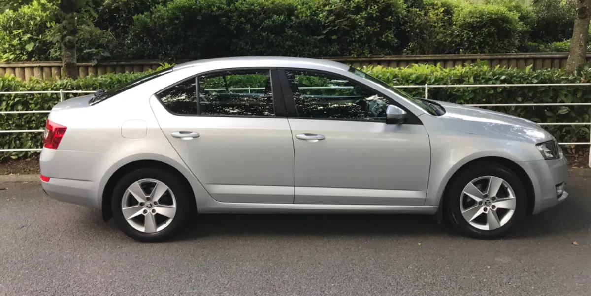 Skoda Octavia AMBITION 1.6TDI ONLY 70k kms - Image 4