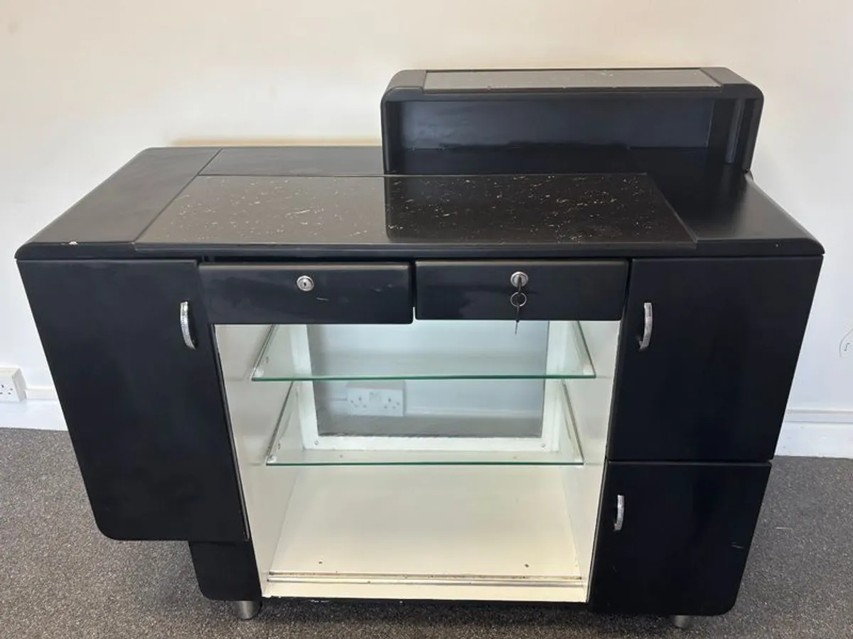 Reception desk - Image 1