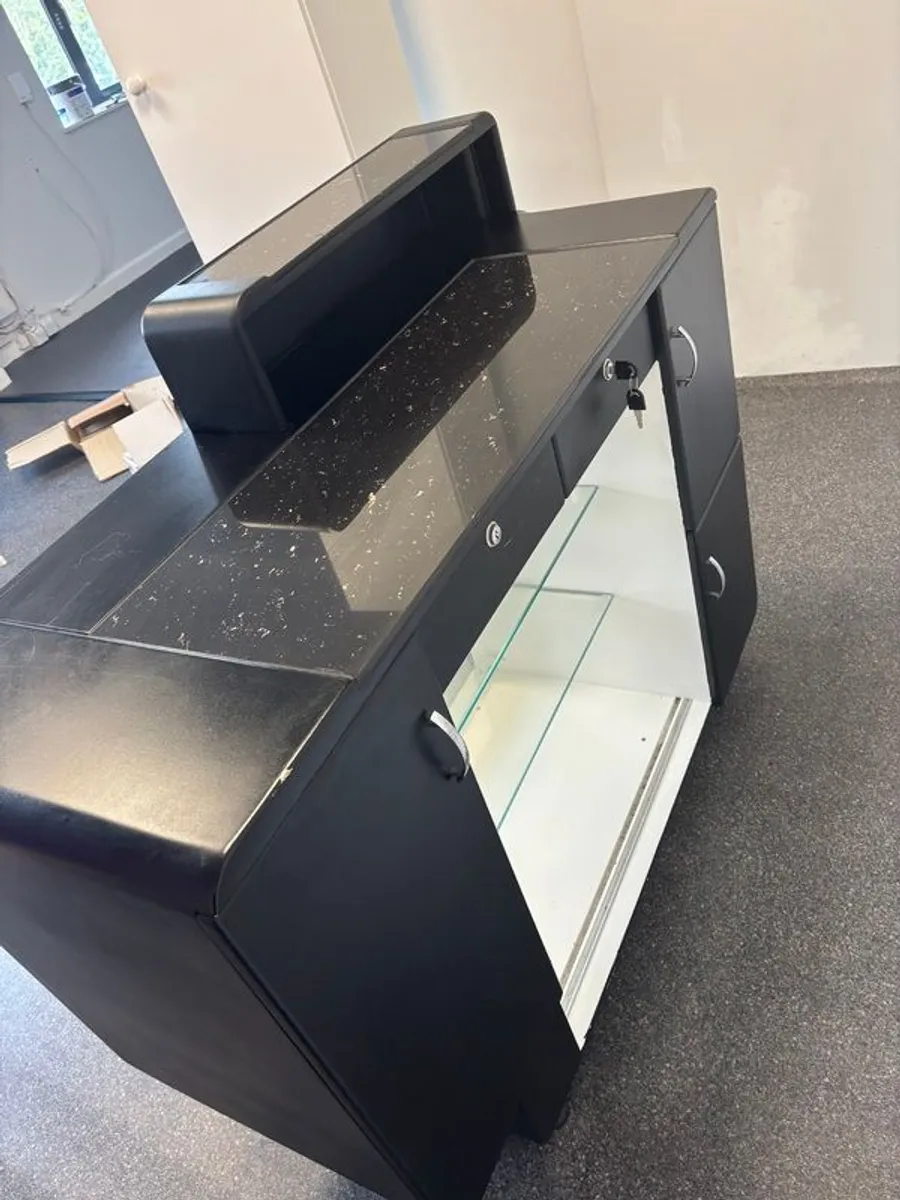 Reception desk - Image 2