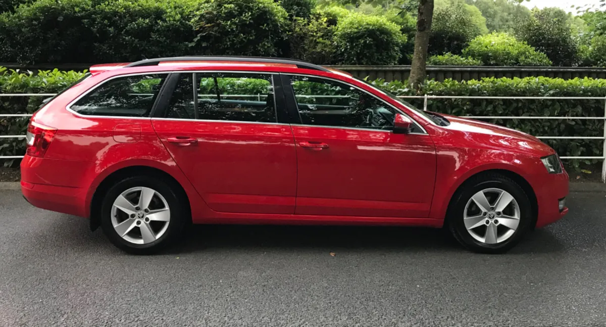 Skoda Octavia Estate Combi ACTIVE 1.6TDI 90HP - Image 4