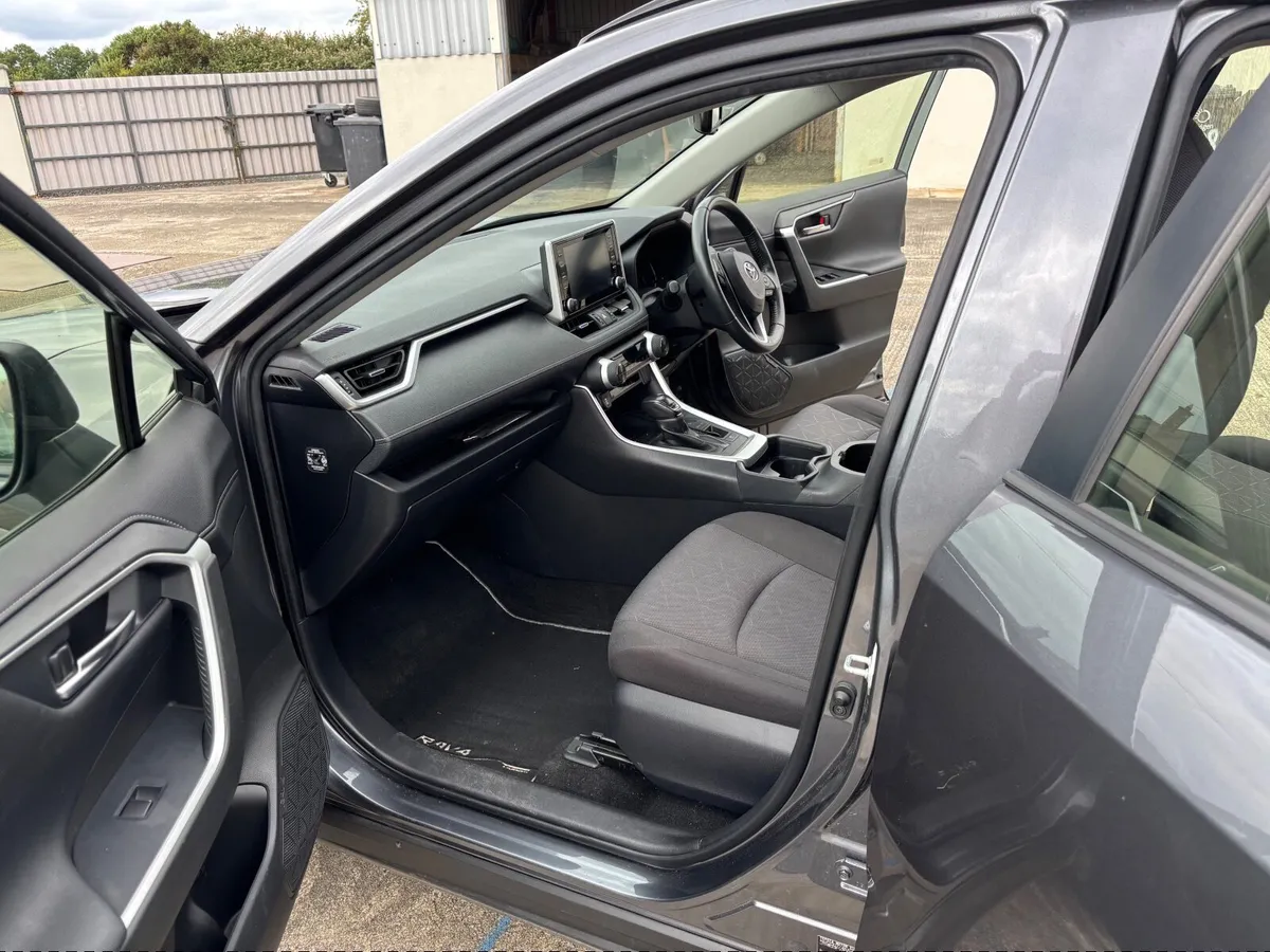 Toyota RAV4 2021 - Image 3