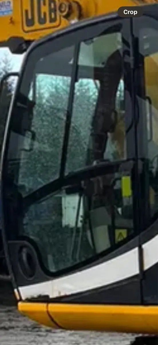 06 js130 battery and cab door wanted - Image 2