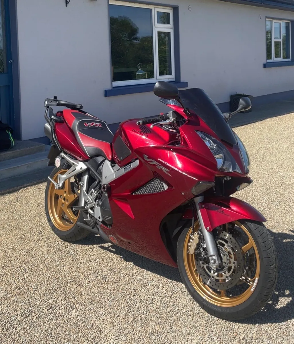 Honda VFR 800 - Image 1