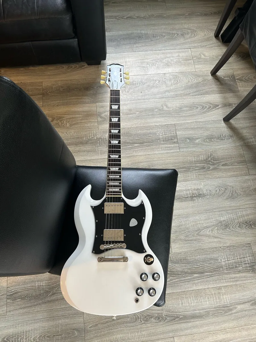 Epiphone SG standard guitar - Image 3