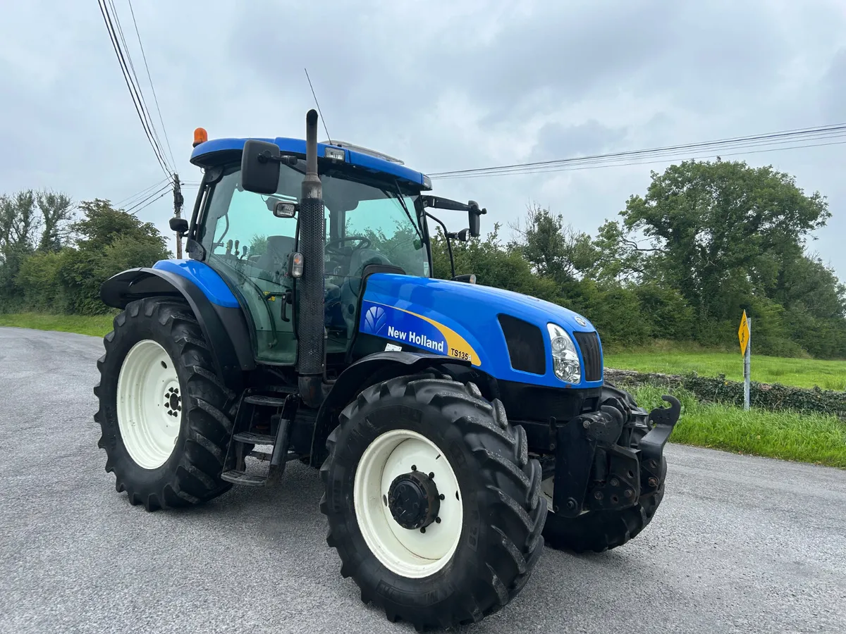 2004 New Holland TS135A - Image 3