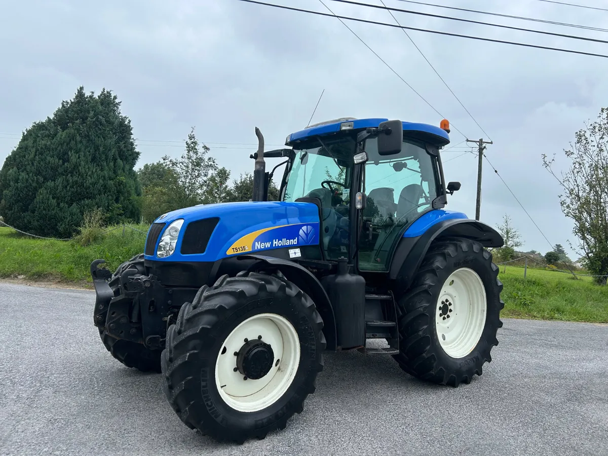 2004 New Holland TS135A - Image 1