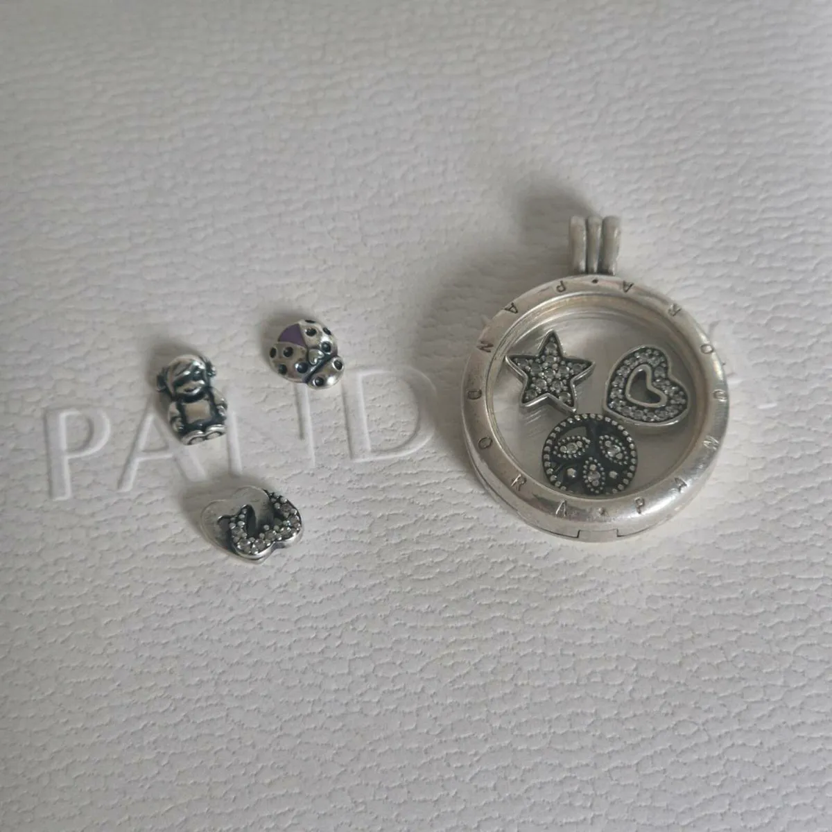 Pandora charm - Image 1