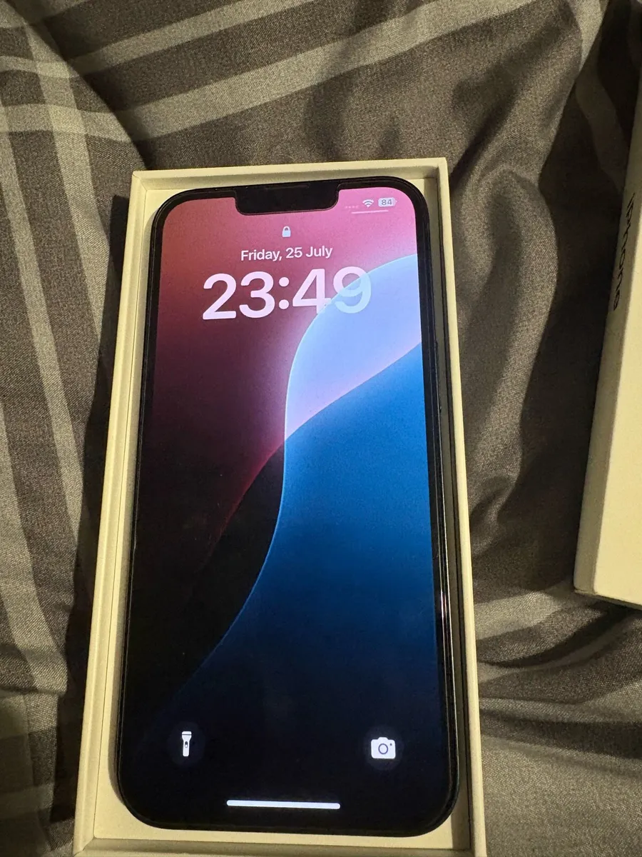 iPhone 13 - Image 4