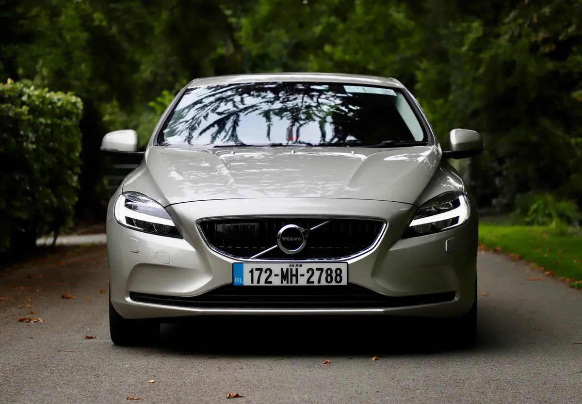 Volvo V40 D4 Auto - Image 2