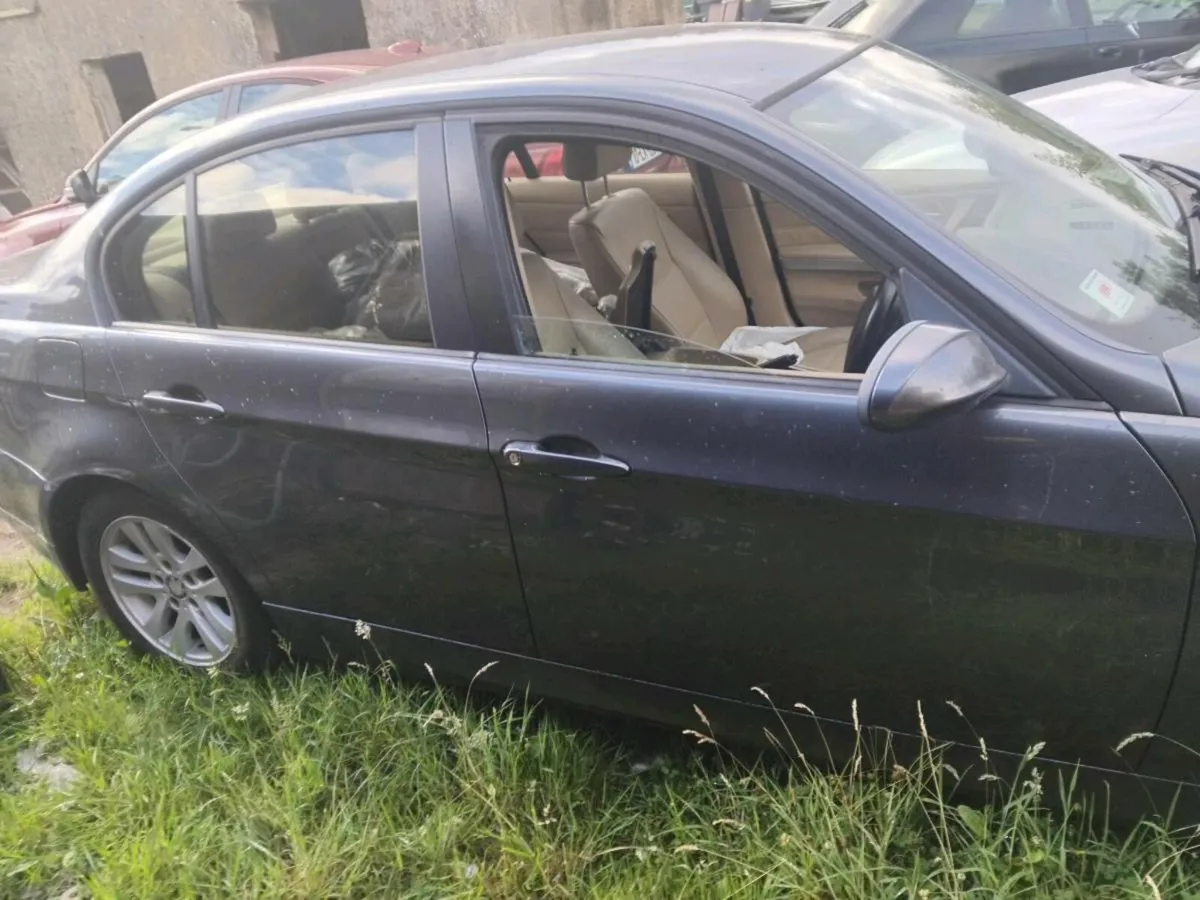 Breaking 2007BMW 316 - Image 3