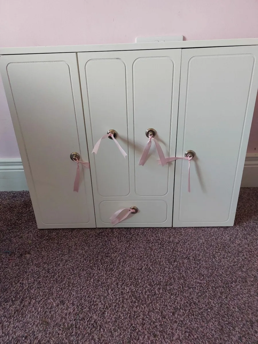 Our generation wardrobe - Image 1