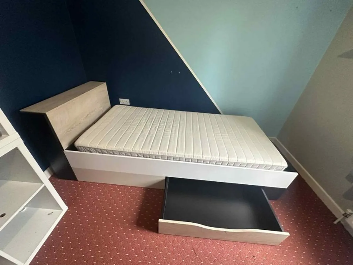 Boy bed with mattress - Image 1