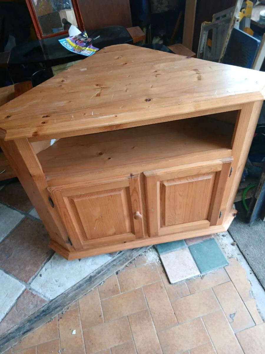 Corner TV Unit