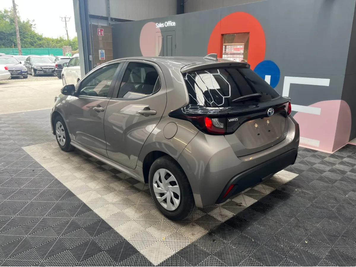 Toyota Yaris 1.5 HYBRID / 73K KMS / AUTOMATIC / RE - Image 4