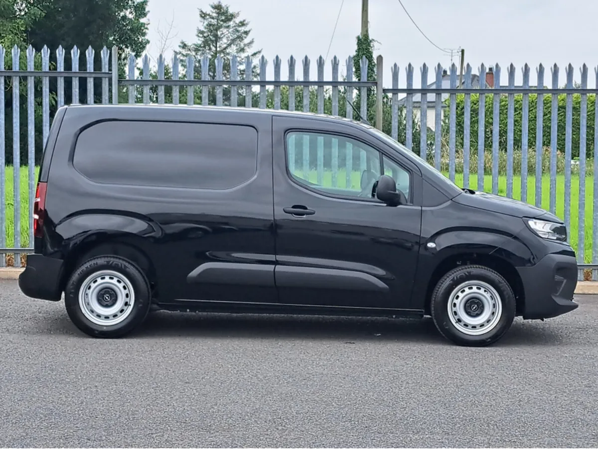 Opel Combo KOMFORT 1.5TD 100BHP L1H1 - Image 3