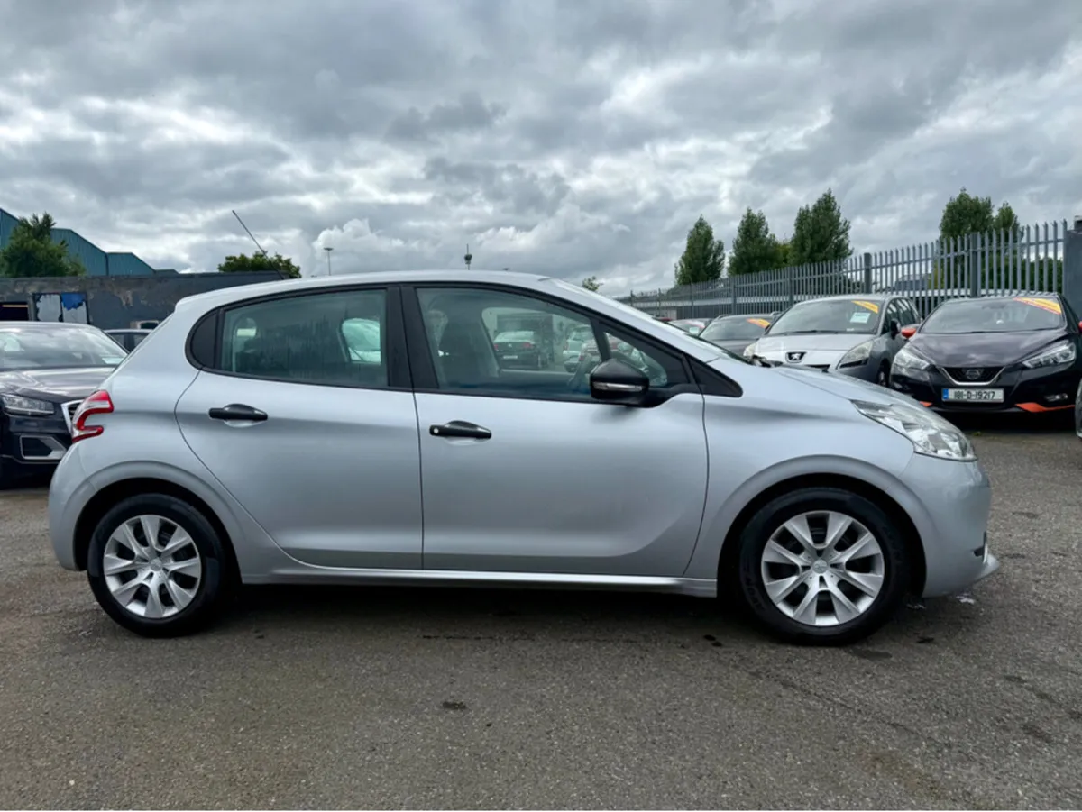 Peugeot 208 ACCESS 1.0 ** LOW MILEAGE IRISH CAR ** - Image 3