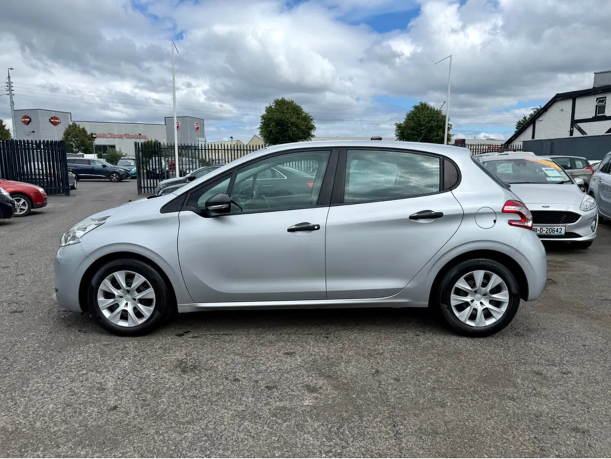 Peugeot 208 ACCESS 1.0 ** LOW MILEAGE IRISH CAR ** - Image 4