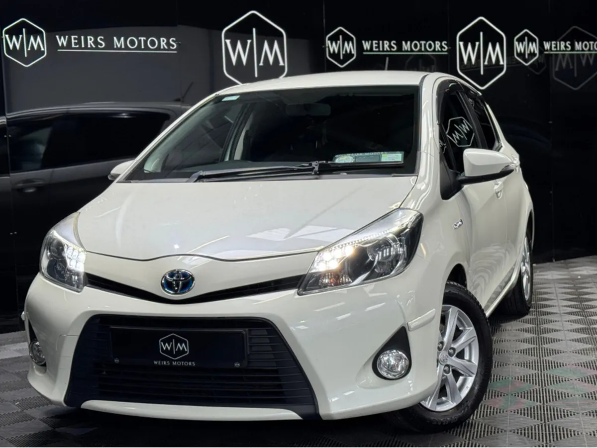 Toyota Yaris HYBRID LUXURY 4DR AUTO / ONE OWNER IR - Image 2